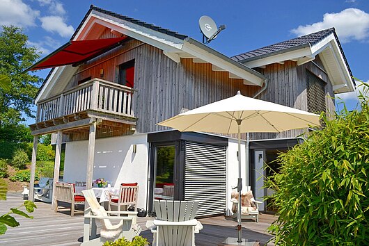Skandinavisch-mediterranes Premium-Einfamilienhaus in sonniger Feldrandlage von Kiel-Molfsee/Rammsee